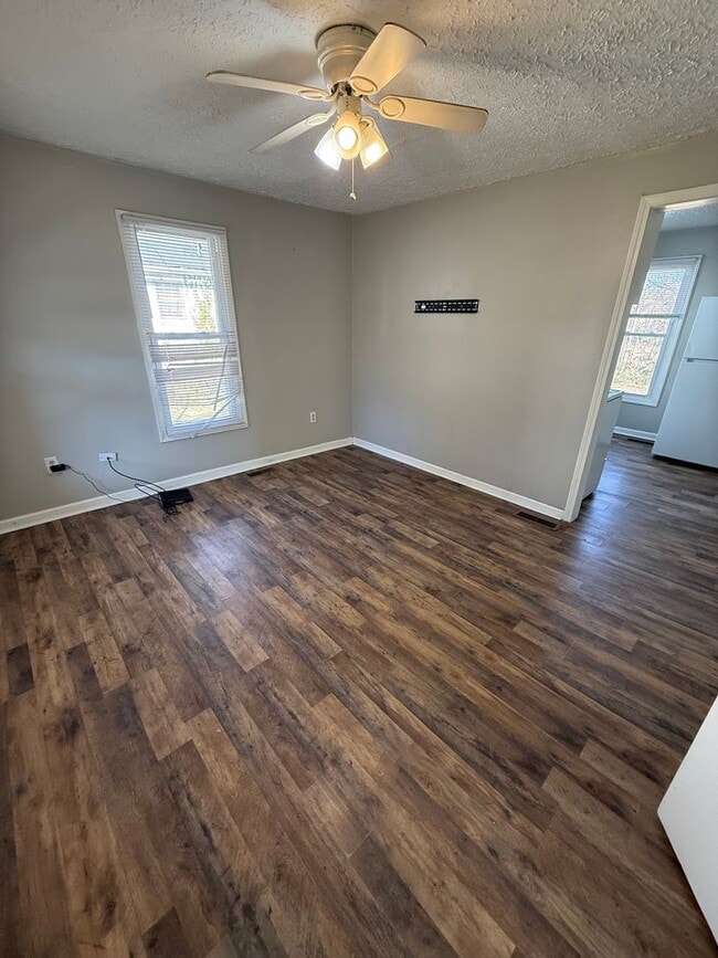 223 Sunset Ave in Glasgow, KY - Building Photo - Building Photo