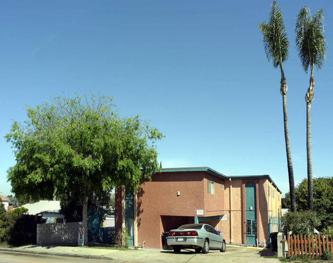 5310 Rex Ave in San Diego, CA - Foto de edificio - Building Photo