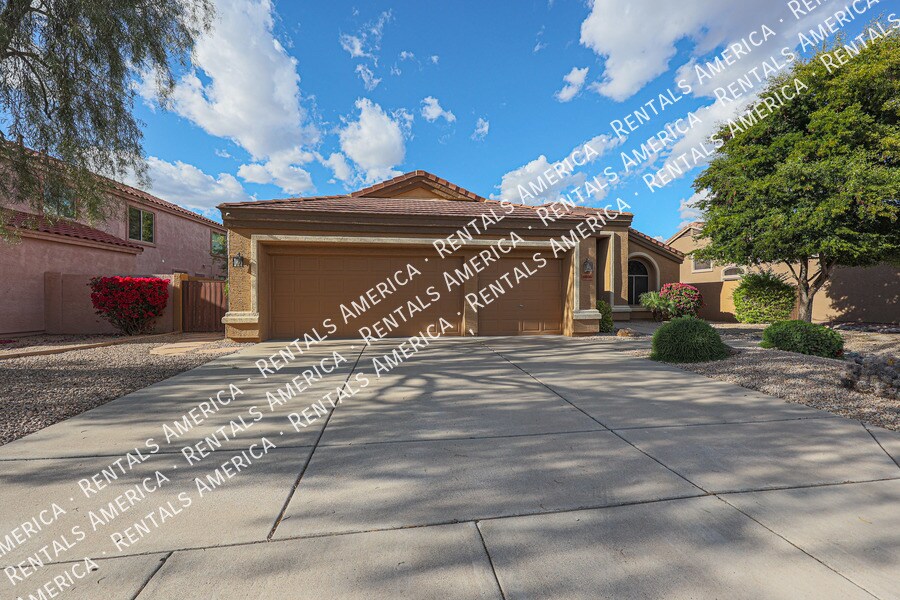 6806 W Skylark Dr in Glendale, AZ - Foto de edificio