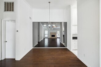 2425 Augusta Dr, Unit 22 in Houston, TX - Building Photo - Building Photo