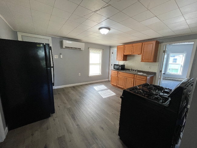 93 Whipple St in Lowell, MA - Building Photo - Building Photo
