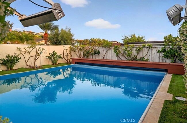 1529 Keel Dr in Newport Beach, CA - Building Photo - Building Photo