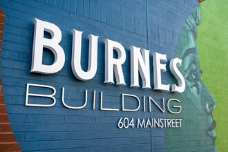 The Burnes Building in Hopkins, MN - Foto de edificio - Building Photo