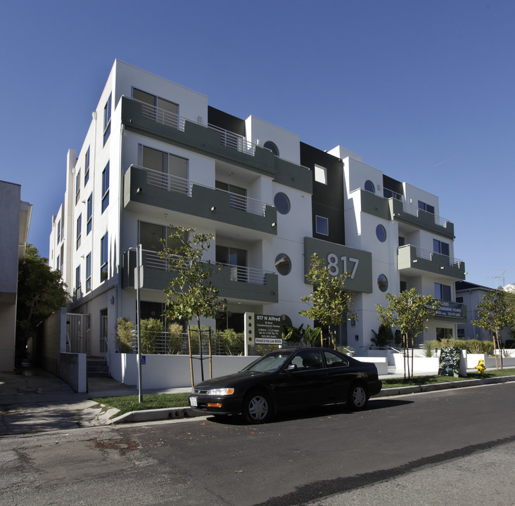 817 N Alfred St in Los Angeles, CA - Building Photo