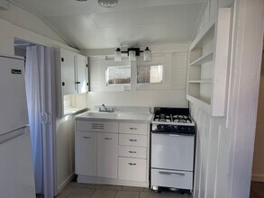 899 W Franklin St-Unit -Back Studio in Monterey, CA - Building Photo - Building Photo