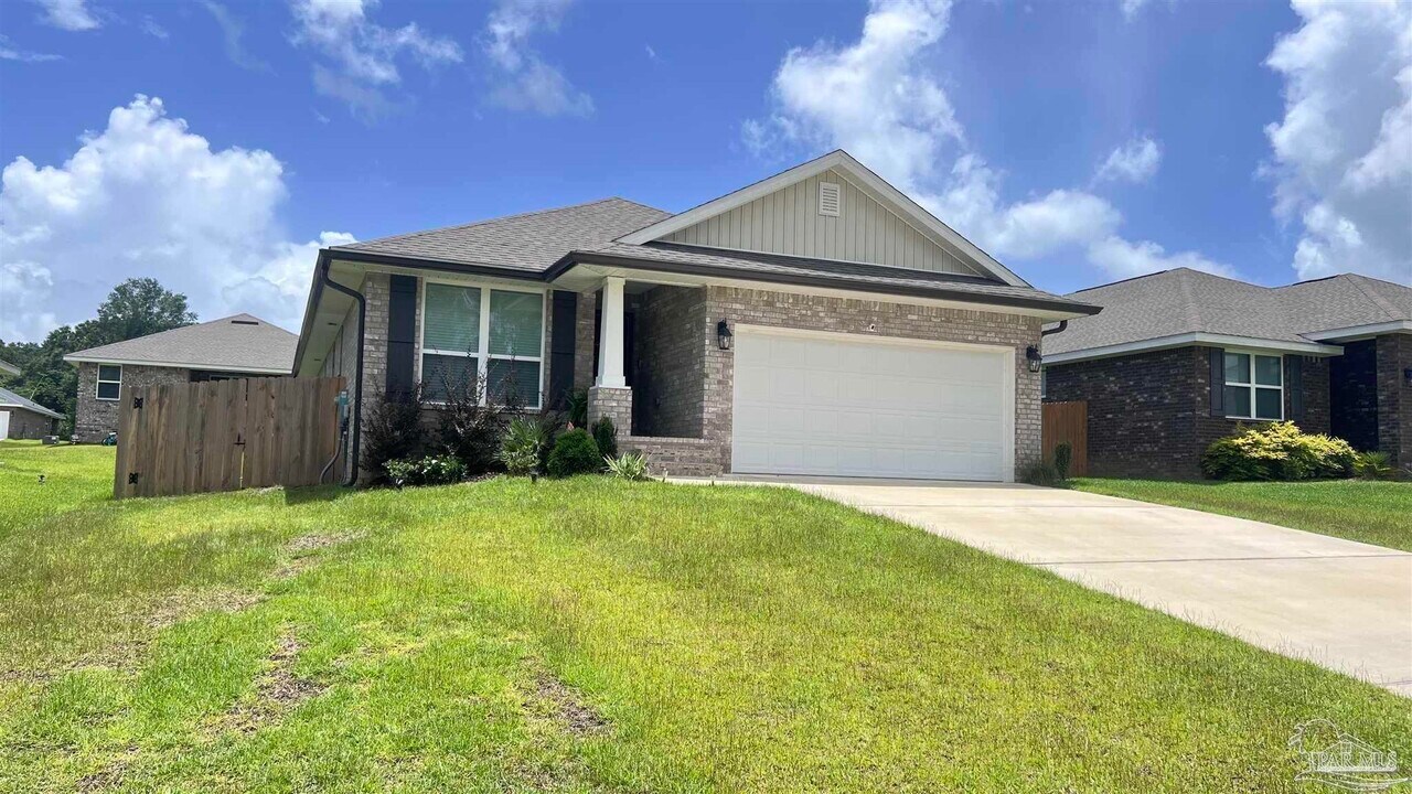 5031 Firstmate Wy in Bellview, FL - Building Photo