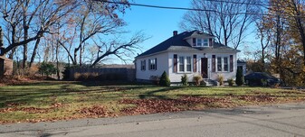 42 Lakeside Dr in Shrewsbury, MA - Building Photo