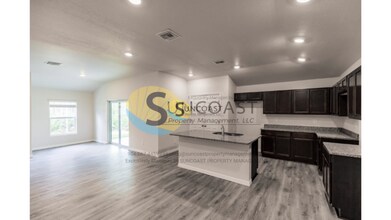 3851 Hollycrest St in Ft. Myers, FL - Building Photo - Building Photo