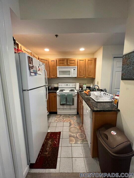 28 Queensberry St in Boston, MA - Building Photo