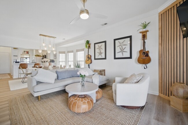 property at 401 Harbour Pt