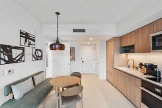 601 NE 1st Ave in Miami, FL - Building Photo - Building Photo