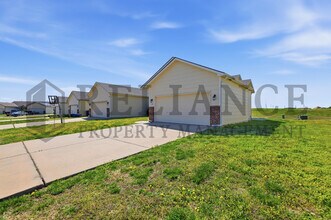 9922 E Kinkaid Cir in Wichita, KS - Building Photo - Building Photo