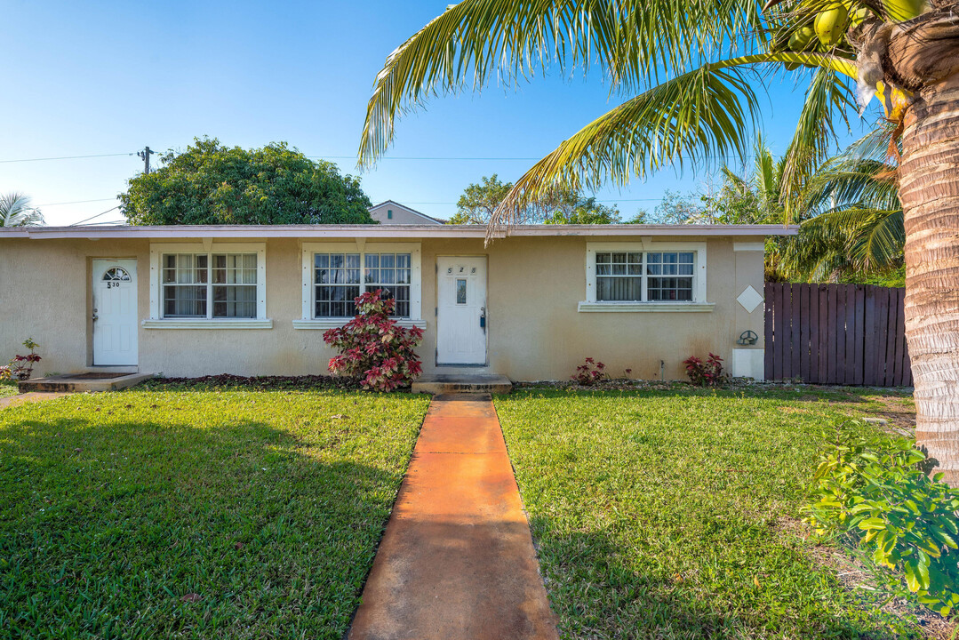 528 NE 20th Ln in Boynton Beach, FL - Building Photo