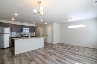 5747 W Albany Pl in Kennewick, WA - Building Photo - Building Photo