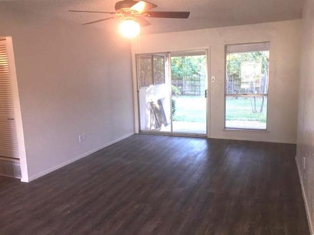 1302 Mohawk Dr in Arlington, TX - Building Photo - Building Photo