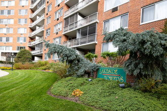 Lakeside Towers in Bayside, NY - Building Photo - Building Photo