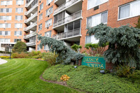 Lakeside Towers in Bayside, NY - Foto de edificio - Building Photo