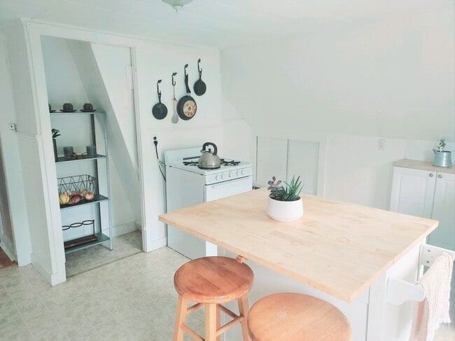 50 Oliver St, Unit Unit 3 in Bristol, RI - Building Photo - Building Photo