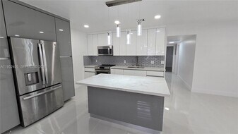 1300 N 64th Ave in Hollywood, FL - Building Photo