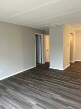 15 E Maple St, Unit AD in Lombard, IL - Building Photo - Building Photo