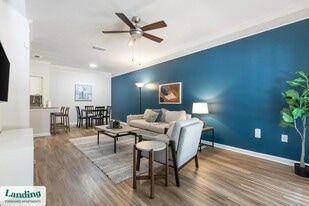 2801 Biltmore Park Dr in Orlando, FL - Building Photo