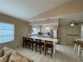 563 99th Ave N in Naples, FL - Building Photo