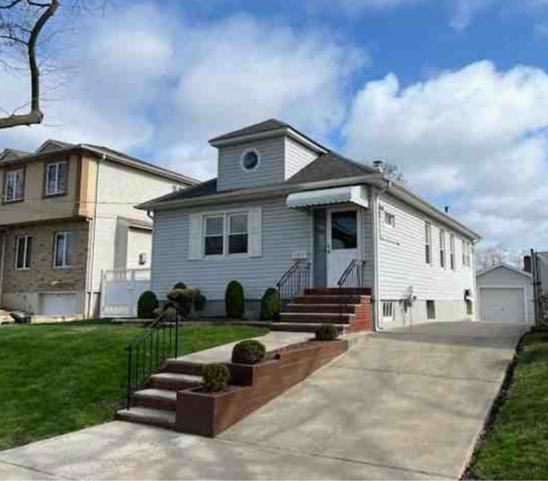 197 Hamden Ave in Staten Island, NY - Building Photo