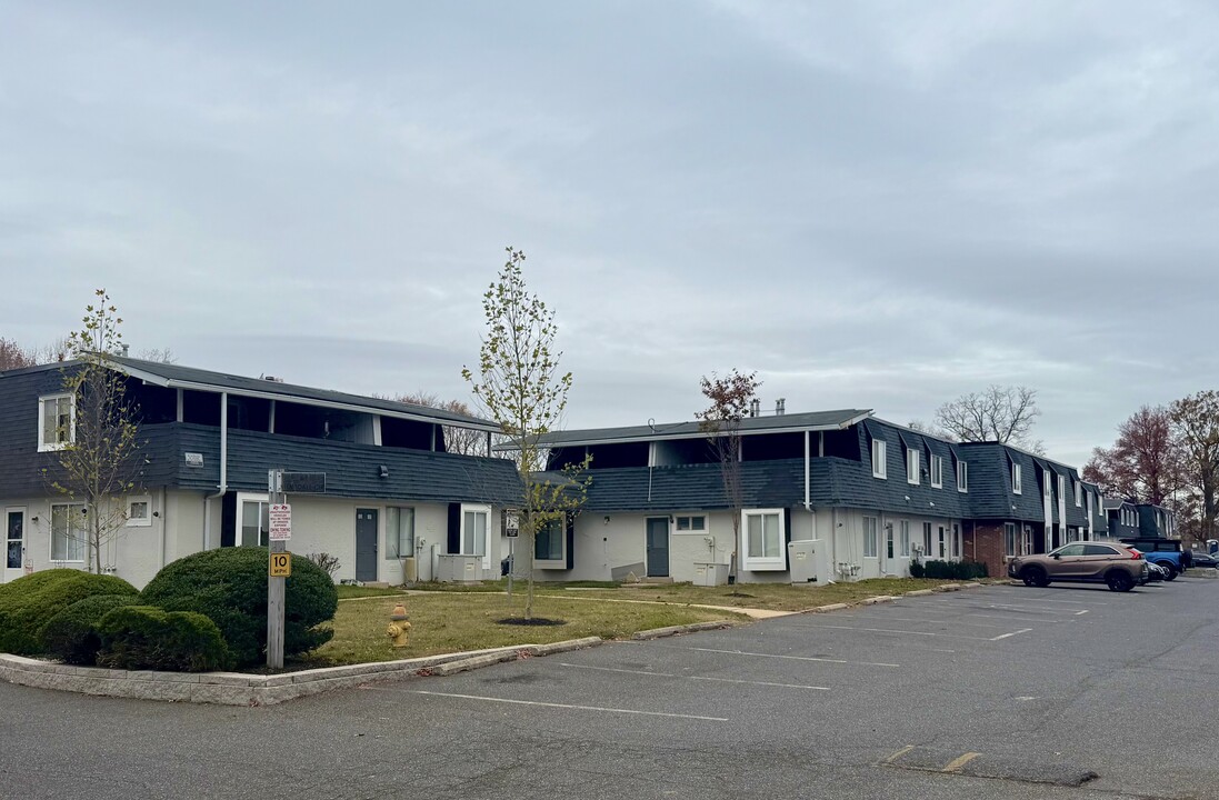 Windsor Forest Townhomes in New Castle, DE - Building Photo