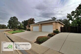 3377 Heritagetown Dr in Redding, CA - Building Photo - Building Photo
