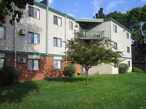 Fairway Woods Apartments in Winona, MN - Foto de edificio - Building Photo