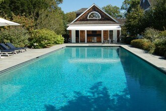 223 Halsey Neck Ln in Southampton, NY - Building Photo - Building Photo