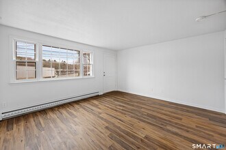 9 Maple Ave in Canton, CT - Building Photo - Building Photo