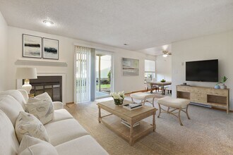 Fairmont Park Apartments in Tacoma, WA - Building Photo - Interior Photo