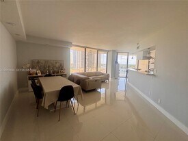 19355 Turnberry Way, Unit 7B in Miami, FL - Building Photo