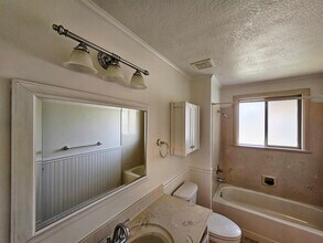 1823 Valley View Dr in Medford, OR - Building Photo - Building Photo