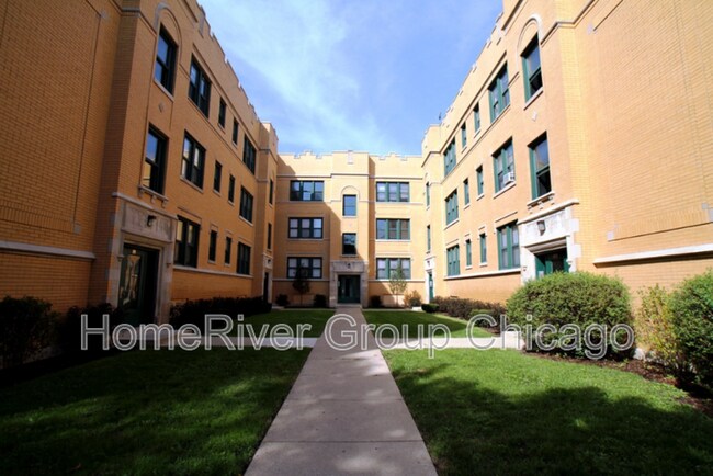 10920 S Vernon Ave in Chicago, IL - Building Photo - Building Photo