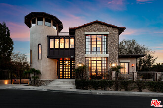 2175 Summitridge Dr in Beverly Hills, CA - Building Photo - Building Photo