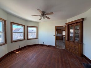 1040 Broadway, Unit 2 in Somerville, MA - Foto de edificio - Building Photo