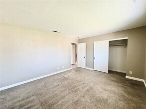 5830 Deer Valley Dr in Las Vegas, NV - Building Photo - Building Photo
