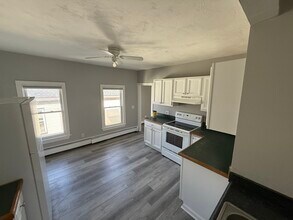 142 Belmont St in Worcester, MA - Building Photo - Building Photo