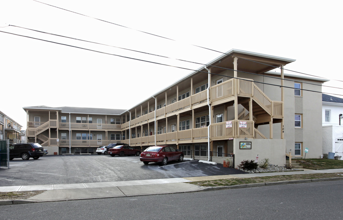 Oceanside Apartments in Bradley Beach, NJ - Building Photo