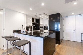 10520 Wilshire Blvd, Unit 1401 in Los Angeles, CA - Building Photo - Building Photo