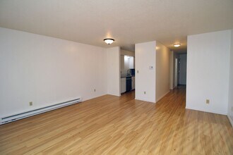 8122-8122 SW 31st Ave in Portland, OR - Foto de edificio - Building Photo