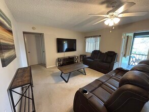 335 Knotty Pine Cir in Greenacres, FL - Building Photo - Building Photo