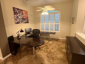 7714 Ashley Cir in Sarasota, FL - Building Photo - Building Photo