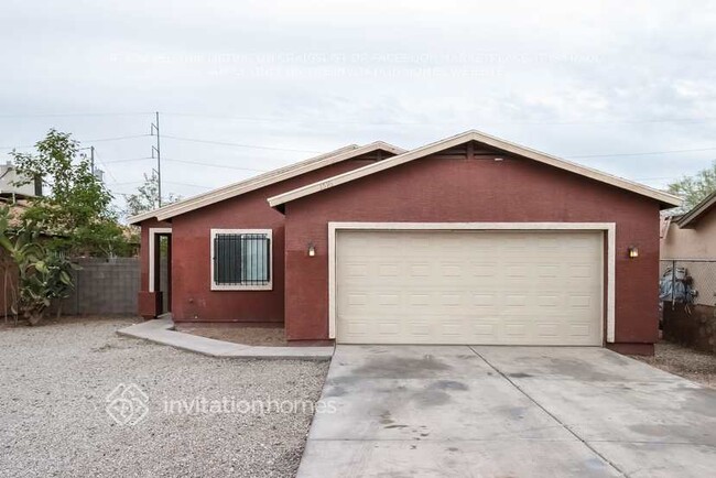 property at 1516 W Hadley St