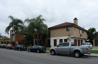 3861 Howard Ave in Los Alamitos, CA - Foto de edificio - Building Photo