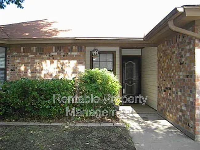 9001 Wessex Ct in Fort Worth, TX - Building Photo - Building Photo