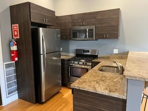 64 Pitman St, Unit 1R in Providence, RI - Building Photo - Building Photo