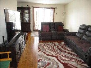 2 W Lawrence Park Dr in Piermont, NY - Building Photo - Building Photo